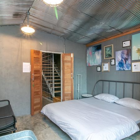 Zhelter'Bkk Hostel Μπανγκόκ Εξωτερικό φωτογραφία